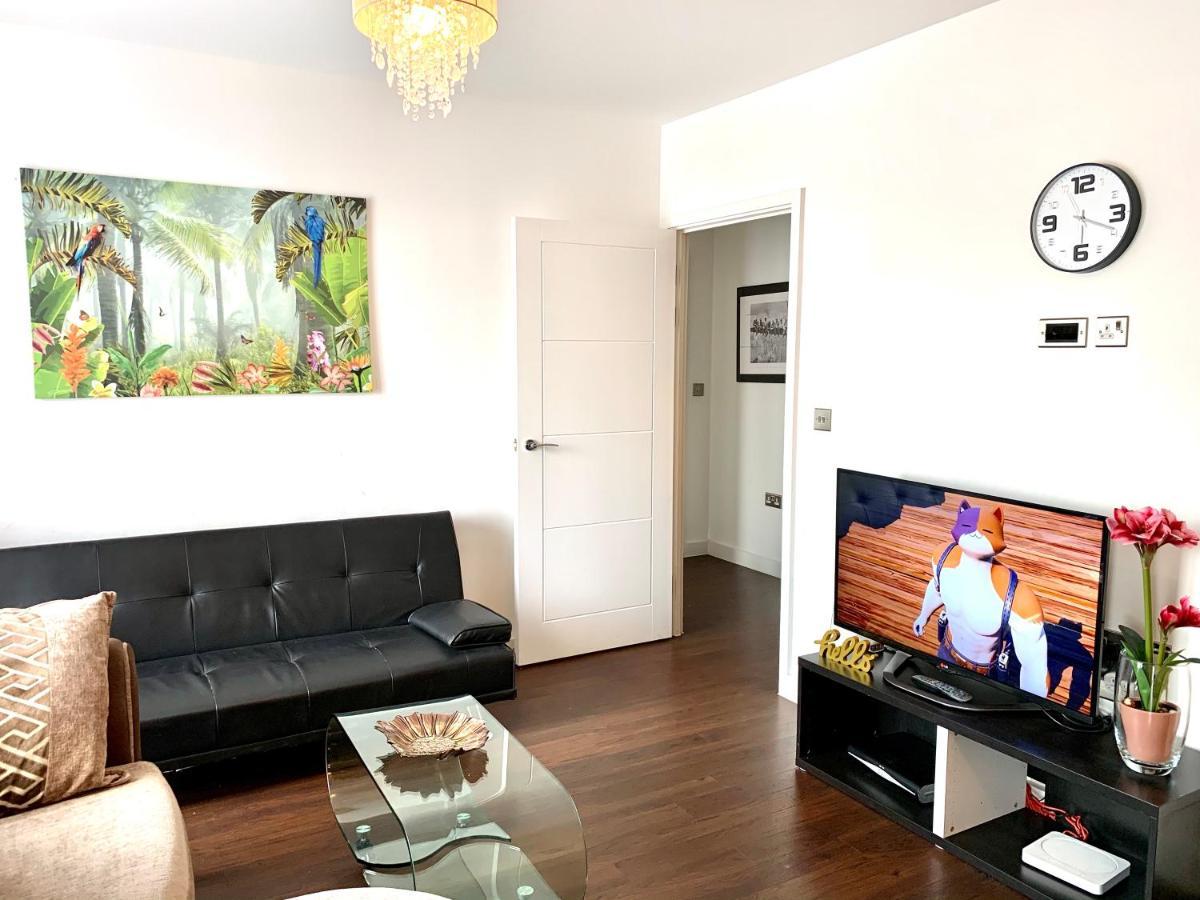 2-Bedrooms Modern Apartment Next To Velodrome, Lounge, Balcony, Parking, Abba London Exterior photo
