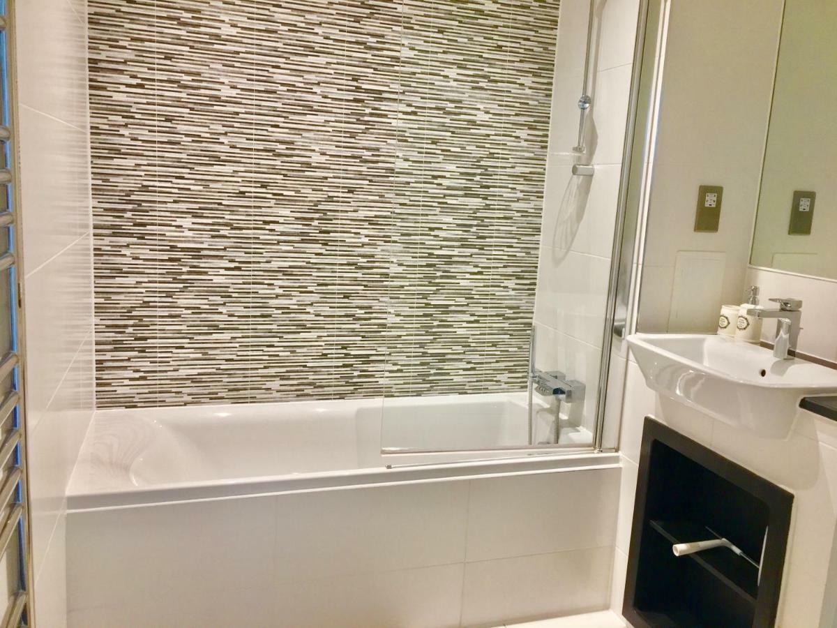 2-Bedrooms Modern Apartment Next To Velodrome, Lounge, Balcony, Parking, Abba London Exterior photo