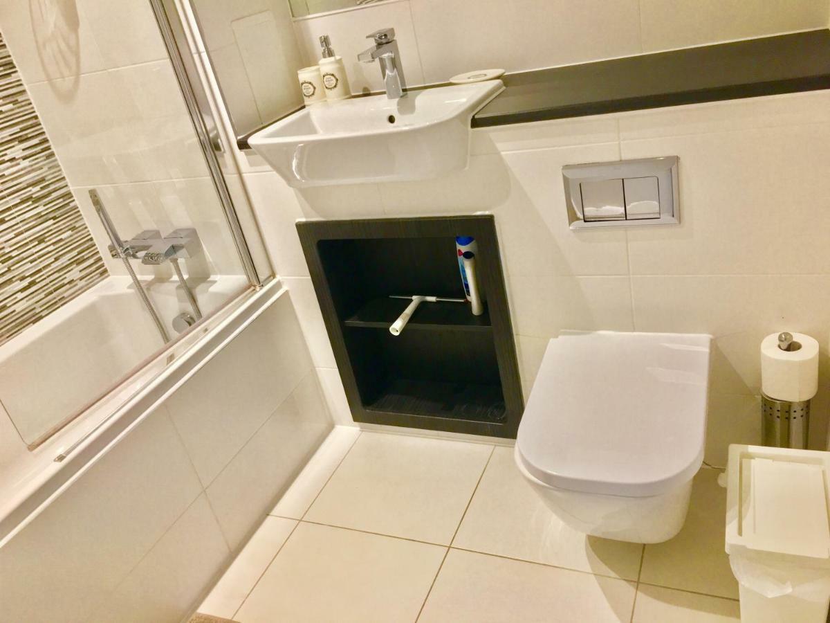 2-Bedrooms Modern Apartment Next To Velodrome, Lounge, Balcony, Parking, Abba London Exterior photo