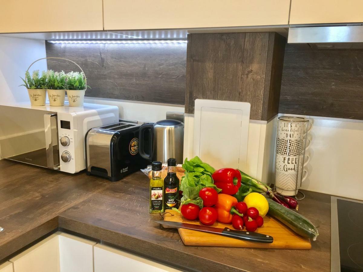 2-Bedrooms Modern Apartment Next To Velodrome, Lounge, Balcony, Parking, Abba London Exterior photo